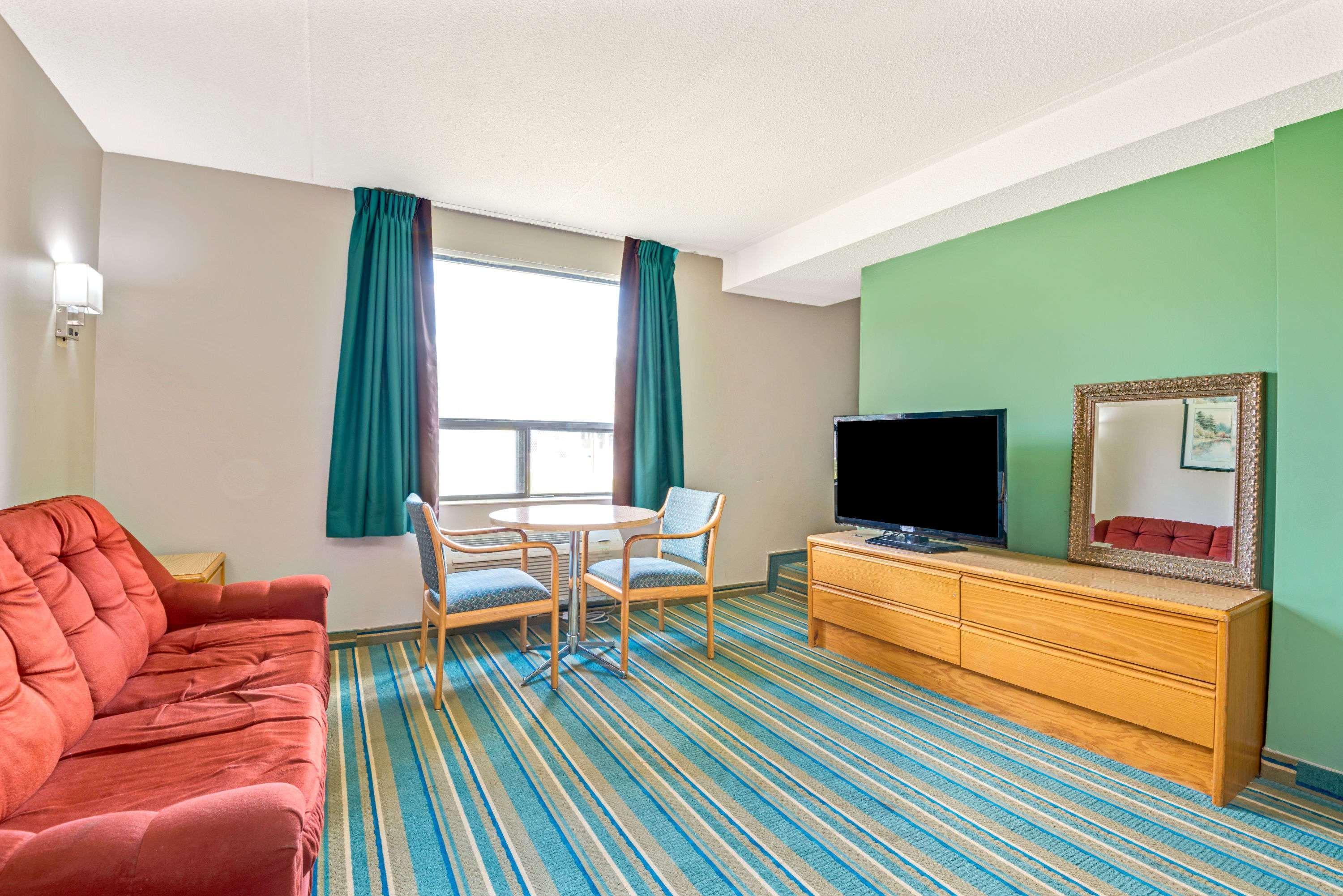 Hotel Super 8 By Wyndham Toronto East On Esterno foto