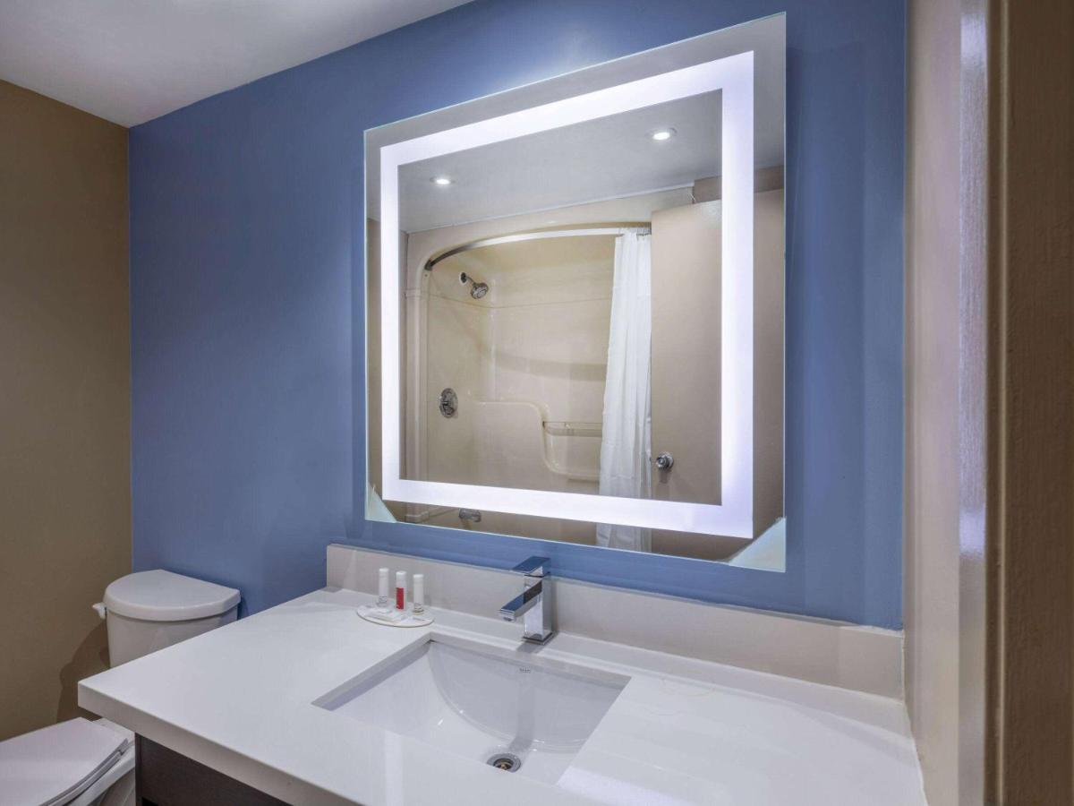 Hotel Super 8 By Wyndham Toronto East On Esterno foto